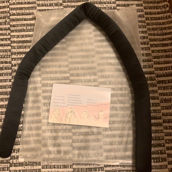 ⭐️FREE/$25 purchase⭐️ 💯 mulberry silk heatless hair curler - Picture 1 of 2